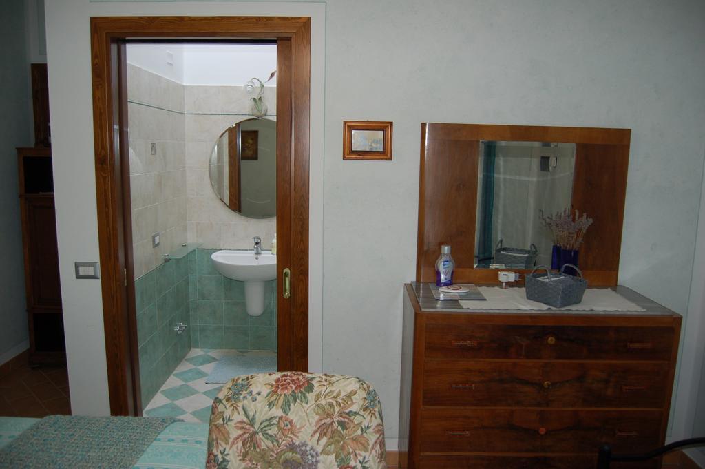 Valiano Agriturismo "Le Rondinelle" חדר תמונה