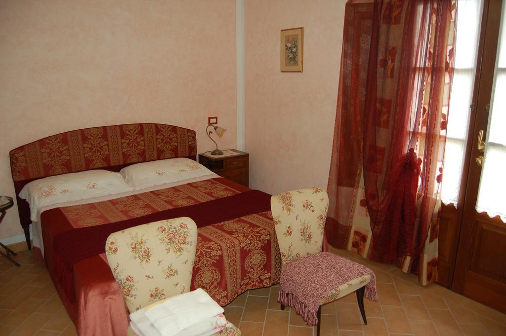 Valiano Agriturismo "Le Rondinelle" חדר תמונה