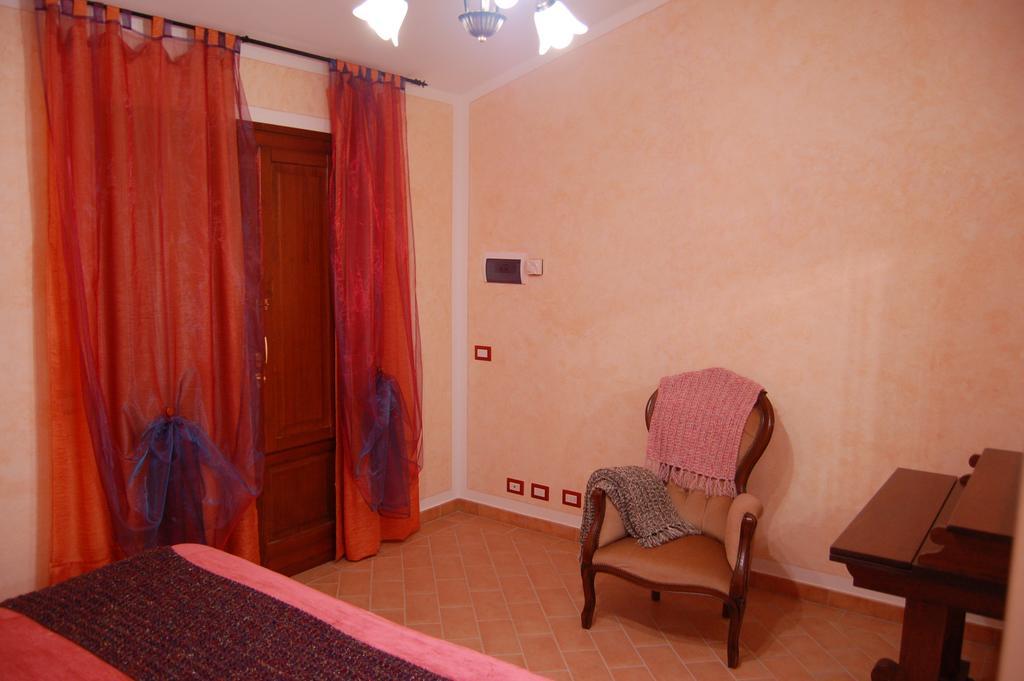 Valiano Agriturismo "Le Rondinelle" חדר תמונה